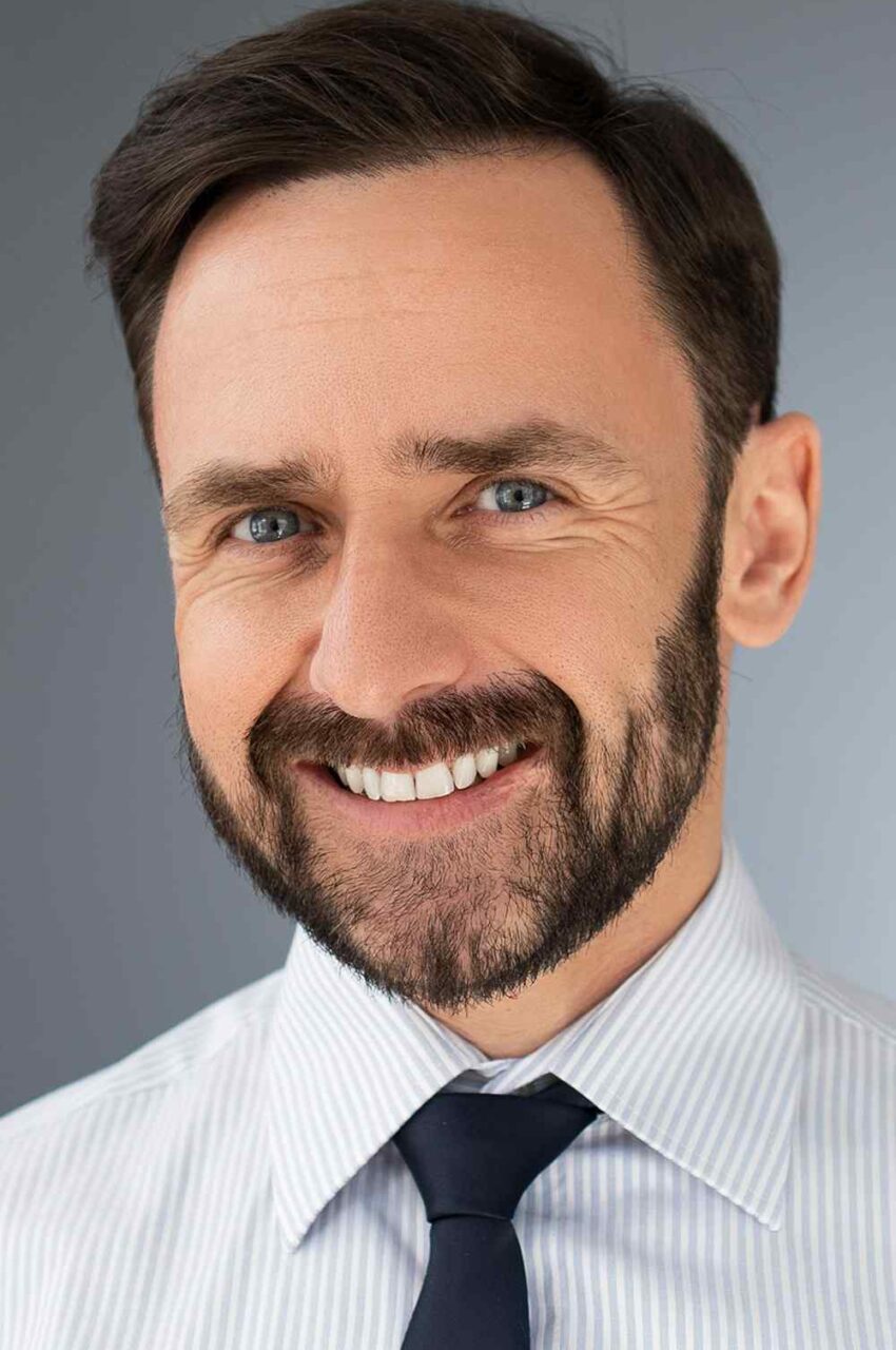 https://www.g2gstrategic.com.au/wp-content/uploads/2019/02/team_01-850x1280.jpg